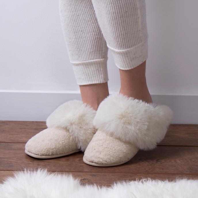 totes Ladies Textured Faux Fur Mule Slippers Cream